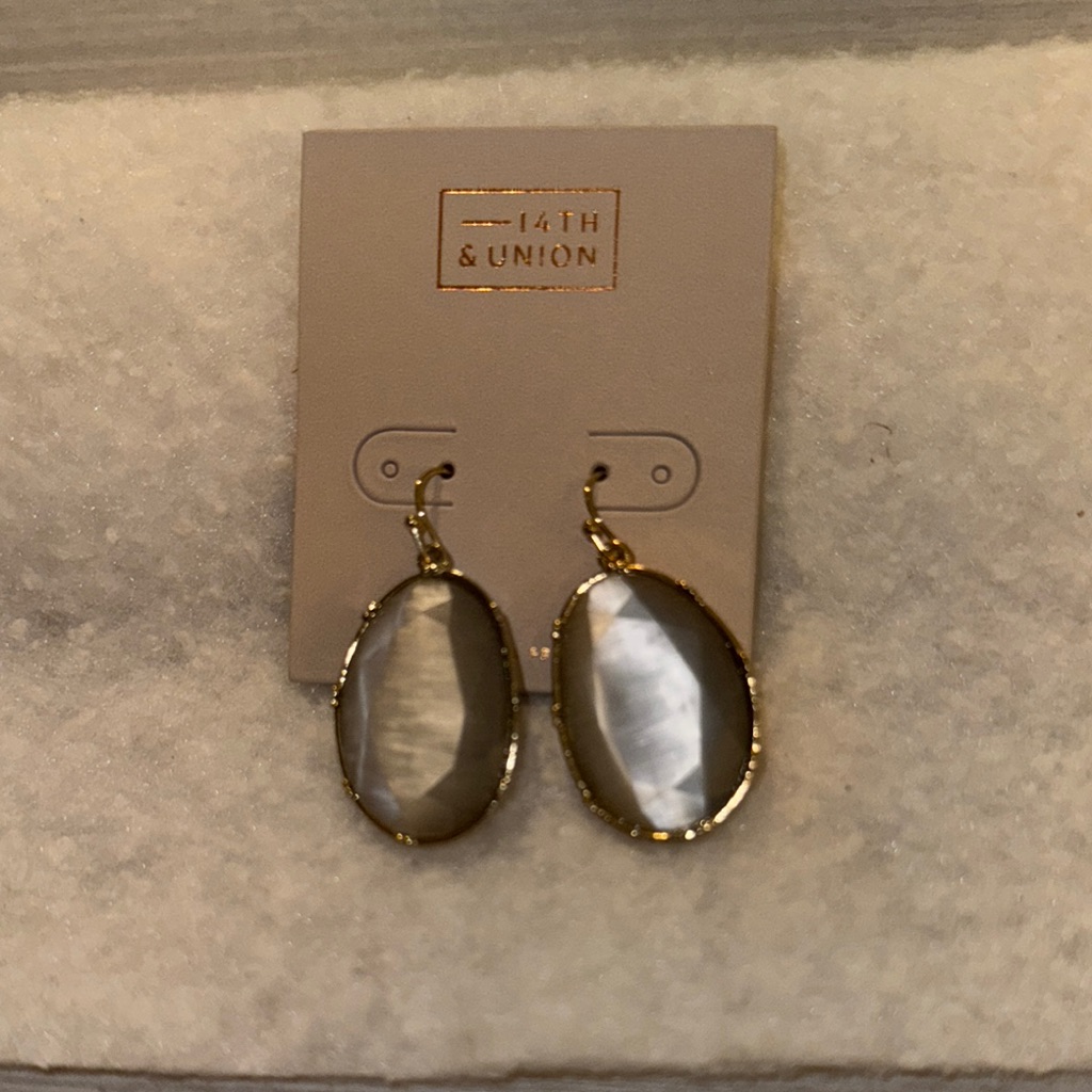14th Union Gold Oval Earrings 5$
